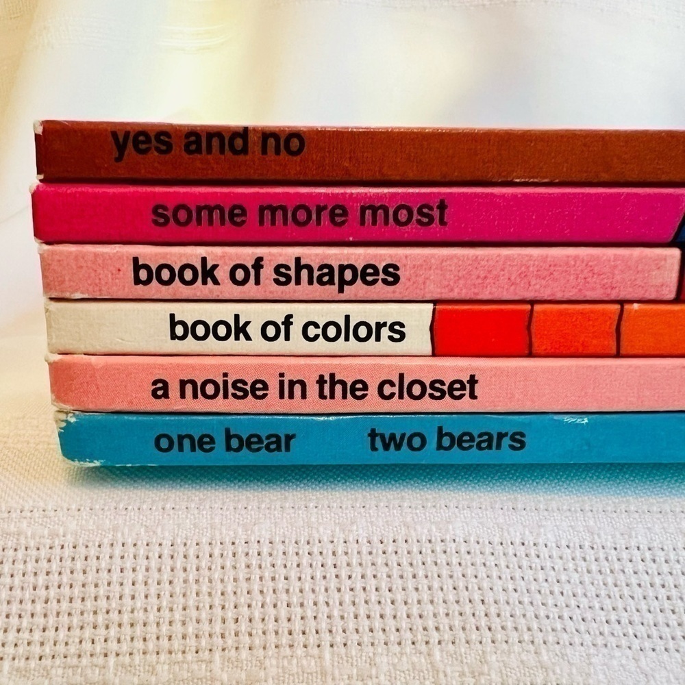 Weekly Reader Books VTG Strawberry‎ Books Volumes 1 - 6 by Richard Hefter EUC